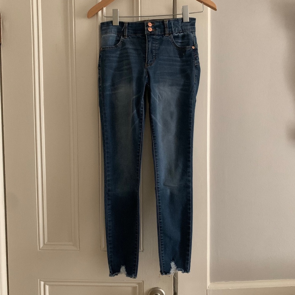 Candies Junior Girls Sculpting Dark Stretch Skinny Jean with Distressed Pant 26W